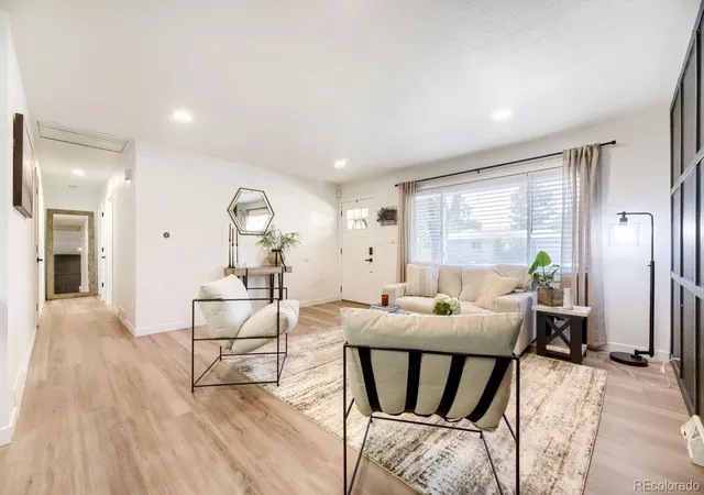 Photo 2 of Single family home for sale at 3325 W Arlington Ave, Littleton, CO 80123 | MLS# 8188587 | Listing updated on 2026-09-24