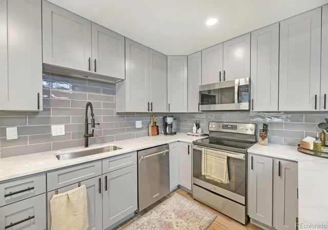 Photo 4 of Single family home for sale at 3325 W Arlington Ave, Littleton, CO 80123 | MLS# 8188587 | Listing updated on 2026-09-24