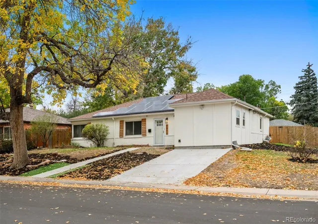 Photo 1 of Single family home for sale at 1093 Scranton St, Aurora, CO 80011 | MLS# 9697740 | Listing updated on 2026-10-28
