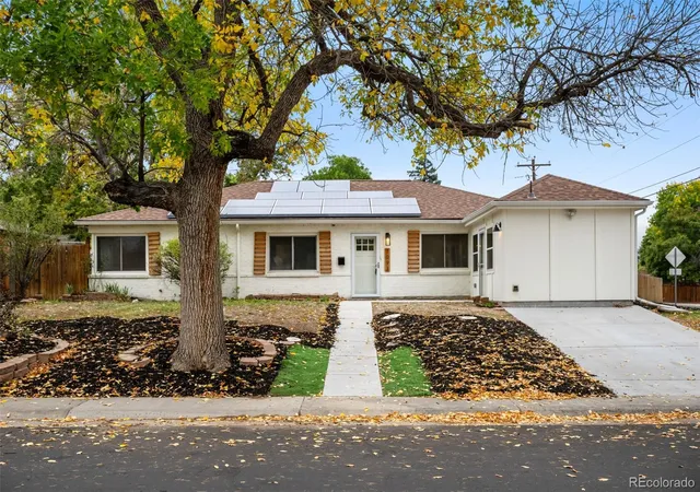 Photo 3 of Single family home for sale at 1093 Scranton St, Aurora, CO 80011 | MLS# 9697740 | Listing updated on 2026-10-28