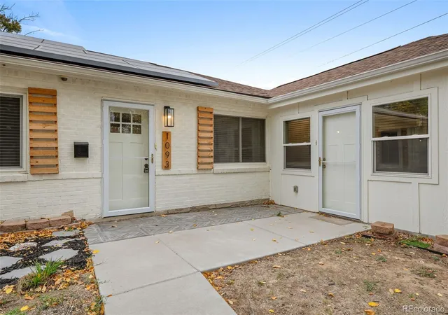 Photo 4 of Single family home for sale at 1093 Scranton St, Aurora, CO 80011 | MLS# 9697740 | Listing updated on 2026-10-28
