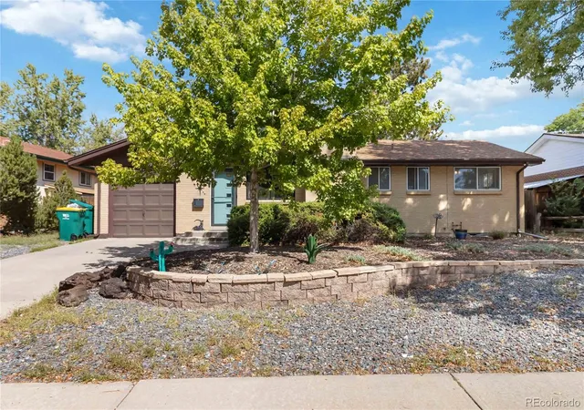 Photo 2 of Single family home for sale at 1164 S Oakland St, Aurora, CO 80012 | MLS# 7390570 | Listing updated on 2026-09-25