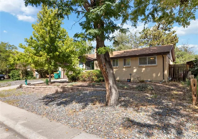 Photo 3 of Single family home for sale at 1164 S Oakland St, Aurora, CO 80012 | MLS# 7390570 | Listing updated on 2026-09-25