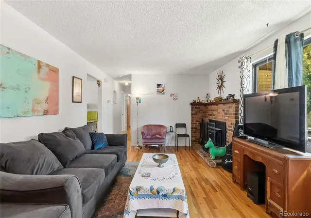 Photo 4 of Single family home for sale at 1164 S Oakland St, Aurora, CO 80012 | MLS# 7390570 | Listing updated on 2026-09-25