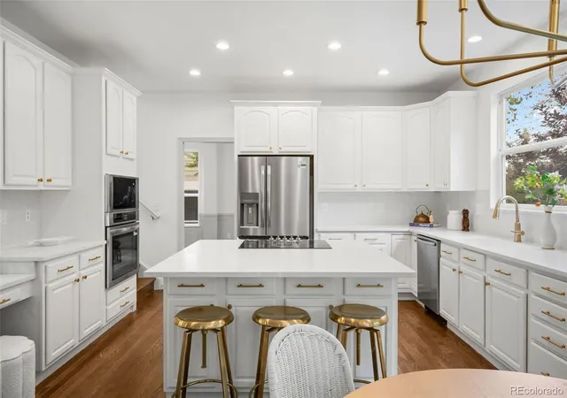 Photo 2 of Single family home for sale at 869 Shadowstone Dr, Highlands Ranch, CO 80129 | MLS# 9106291 | Listing updated on 2026-10-08