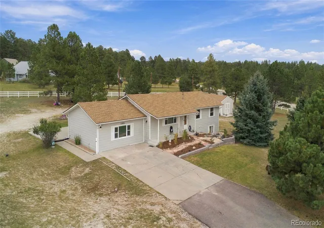 Photo 1 of Single family home for sale at 33976 Hummingbird Dr, Elizabeth, CO 80107 | MLS# 3921933 | Listing updated on 2026-09-25