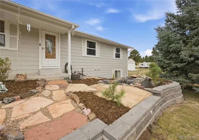 Photo 3 of Single family home for sale at 33976 Hummingbird Dr, Elizabeth, CO 80107 | MLS# 3921933 | Listing updated on 2026-09-25
