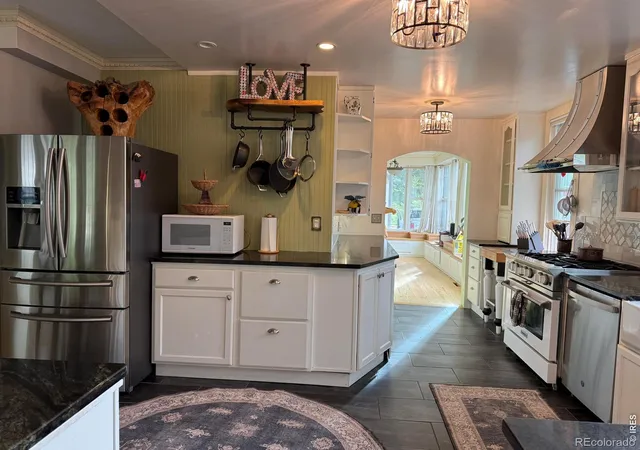 Photo 3 of Single family home for sale at 811 Emery St, Longmont, CO 80501 | MLS# IR1069452 | Listing updated on 2026-09-28