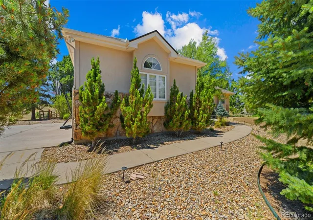 Photo 3 of Single family home for sale at 990 Glade Gulch Rd, Castle Rock, CO 80104 | MLS# 7339858 | Listing updated on 2026-10-07