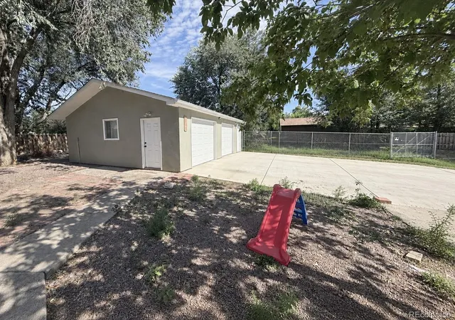 Listing Photo 4 - Condo for sale in building located at 1130 Vly Manor Ct, Colorado Springs, CO 80906