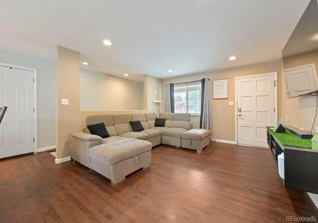 Photo 1 of Sale Pending at 1248 S Eaton St, Lakewood, CO 80232 | MLS# 1534557 | Listing updated on 2026-10-10