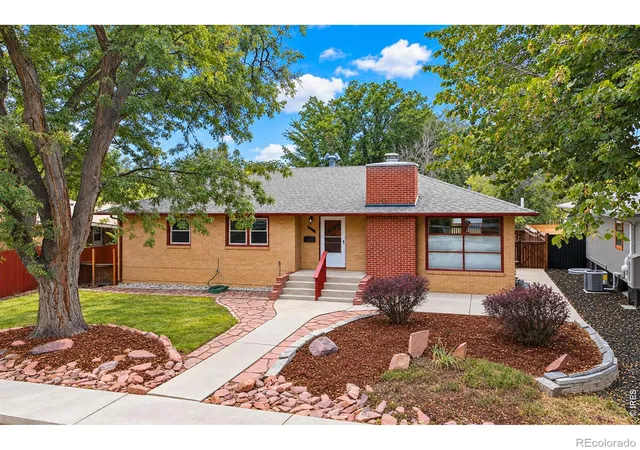 Photo 3 of Single family home for sale at 842 Grant St, Longmont, CO 80501 | MLS# IR1069489 | Listing updated on 2026-09-30