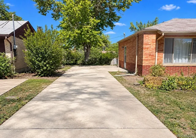 Photo 3 of Single family home for sale at 1420 S Winona Way, Denver, CO 80219 | MLS# 6422388 | Listing updated on 2026-09-28