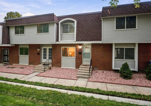 Photo 1 of Townhouse for sale at 525 S Xenon Ct, Lakewood, CO 80228 | MLS# 3031447 | Listing updated on 2026-10-08
