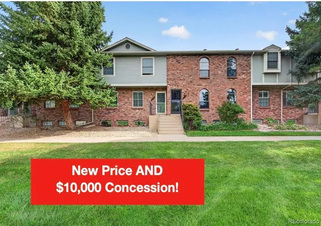 Townhouse for sale at 6489 S Dayton St, Englewood, CO 80111 | MLS# 7308402