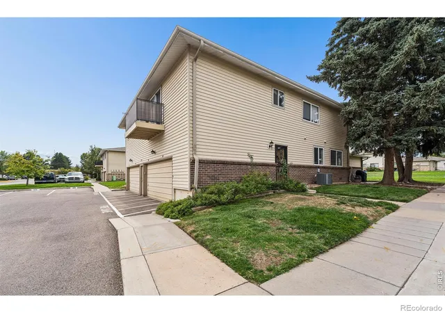 Photo 1 of Townhouse for sale at 3351 S Field St, Lakewood, CO 80227 | MLS# IR1069509 | Listing updated on 2026-09-28
