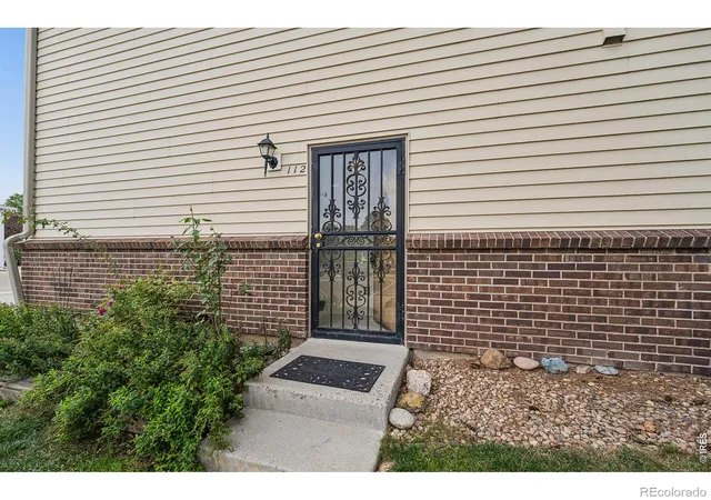 Photo 3 of Townhouse for sale at 3351 S Field St, Lakewood, CO 80227 | MLS# IR1069509 | Listing updated on 2026-09-28