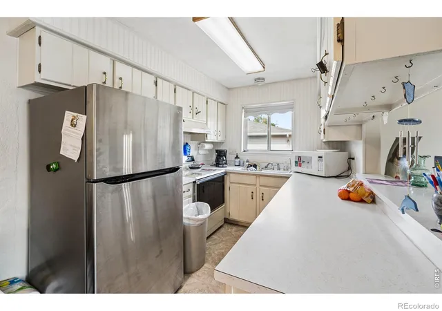 Photo 3 of Townhouse for sale at 3351 S Field St, Lakewood, CO 80227 | MLS# IR1069509 | Listing updated on 2026-09-28