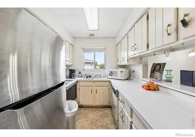 Photo 4 of Townhouse for sale at 3351 S Field St, Lakewood, CO 80227 | MLS# IR1069509 | Listing updated on 2026-09-28