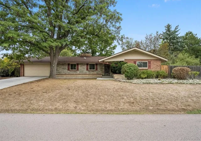 Photo 2 of Single family home for sale at 1860 Willow Ln, Lakewood, CO 80215 | MLS# 5126047 | Listing updated on 2026-10-06