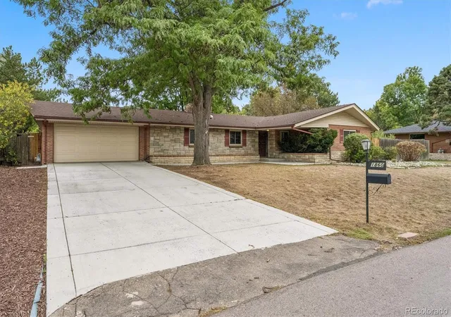 Photo 3 of Single family home for sale at 1860 Willow Ln, Lakewood, CO 80215 | MLS# 5126047 | Listing updated on 2026-10-06