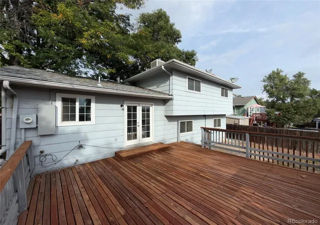 Photo 3 of Single family home for sale at 4674 S Estes St, Littleton, CO 80123 | MLS# 9606503 | Listing updated on 2026-09-29