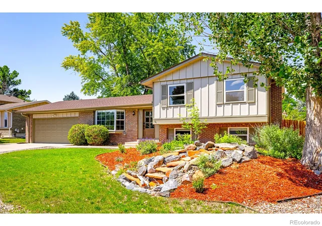 Photo 2 of Single family home for sale at 6517 W Arbor Dr, Littleton, CO 80123 | MLS# IR1069530 | Listing updated on 2026-10-04
