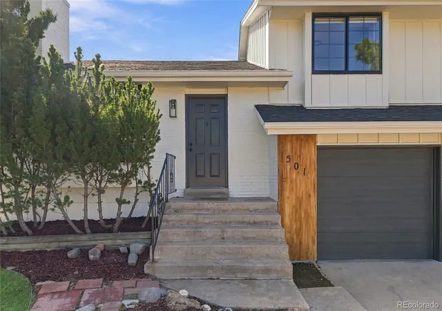 Photo 2 of Single family home for sale at 501 S Laredo Cir, Aurora, CO 80017 | MLS# 9589887 | Listing updated on 2026-10-08