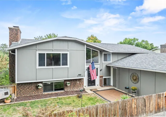 Photo 4 of Single family home for sale at 1234 Kiteley Ln, Longmont, CO 80503 | MLS# IR1069537 | Listing updated on 2026-09-26