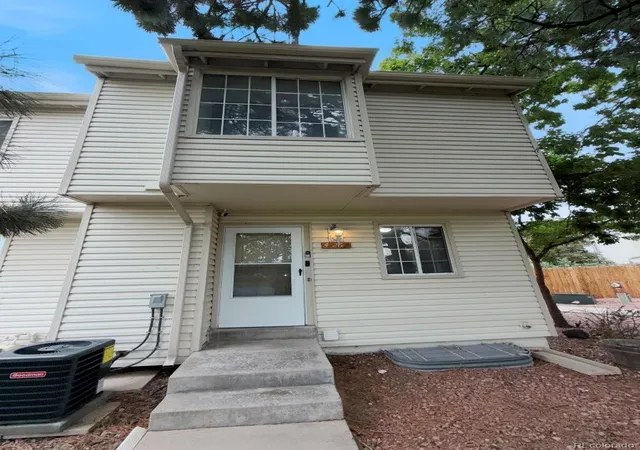 Townhouse for sale at 4126 S Mobile Cir #A, Aurora, CO 80013 | MLS# 9675303