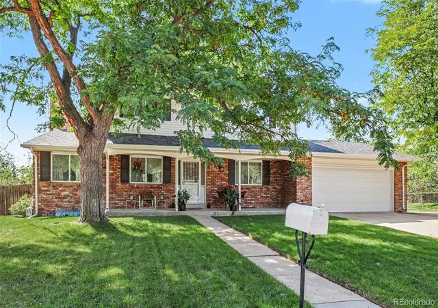 Photo 2 of Single family home for sale at 6728 W Arbor Dr, Littleton, CO 80123 | MLS# 5661319 | Listing updated on 2026-10-02