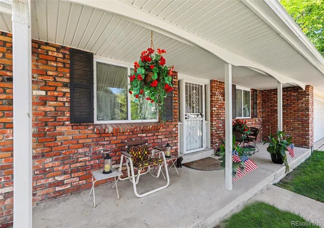 Photo 3 of Single family home for sale at 6728 W Arbor Dr, Littleton, CO 80123 | MLS# 5661319 | Listing updated on 2026-10-02