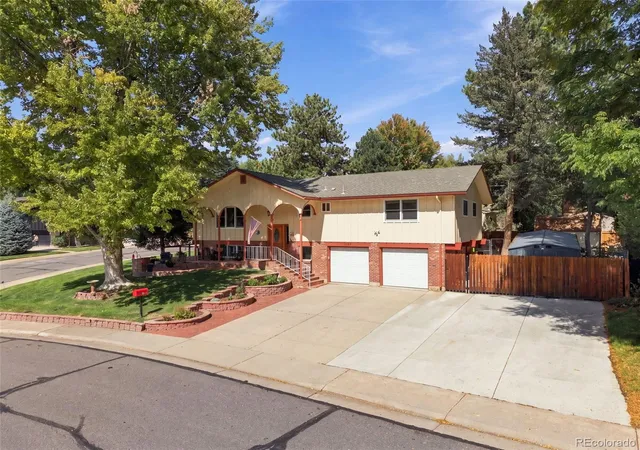 Photo 4 of Single family home for sale at 8439 W Harvard Dr, Lakewood, CO 80227 | MLS# 4322369 | Listing updated on 2026-10-21