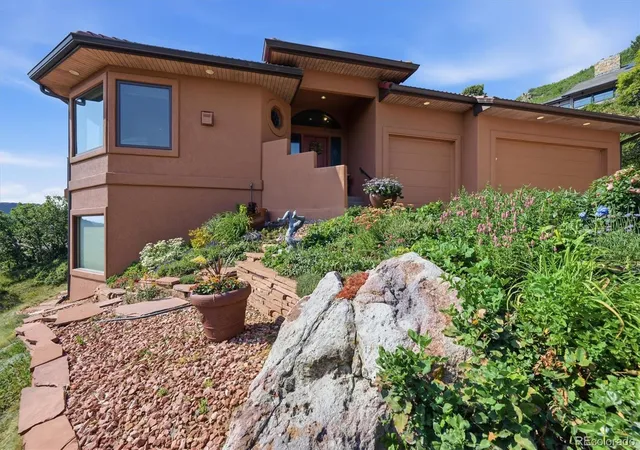 Photo 3 of Single family home for sale at 10562 Sandstone Run, Littleton, CO 80125 | MLS# 6233375 | Listing updated on 2026-10-02