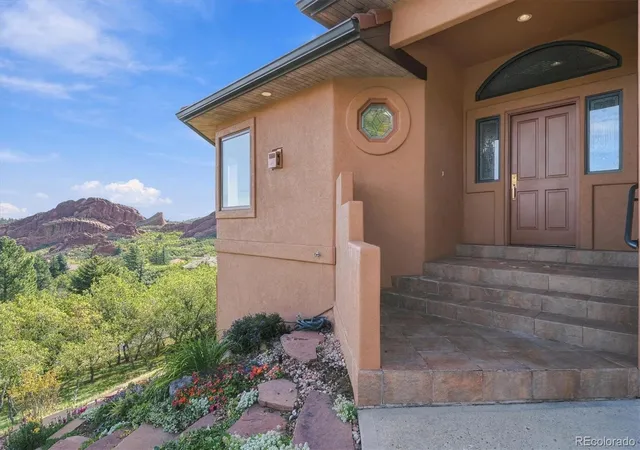 Photo 3 of Single family home for sale at 10562 Sandstone Run, Littleton, CO 80125 | MLS# 6233375 | Listing updated on 2026-10-02