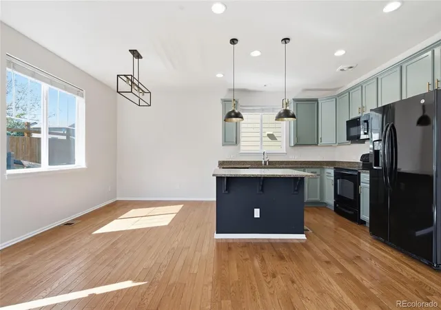 Photo 4 of Single family home for sale at 4860 S Picadilly Ct, Aurora, CO 80015 | MLS# 3249691 | Listing updated on 2026-10-26