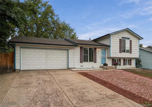 Photo 3 of Single family home for sale at 2127 S Joplin Way, Aurora, CO 80013 | MLS# 7107597 | Listing updated on 2026-10-02