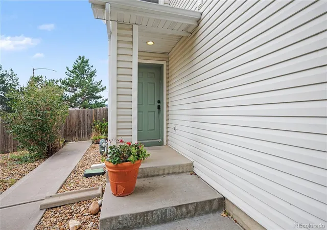 Photo 2 of Townhouse for sale at 8090 S Kittredge Ct, Englewood, CO 80112 | MLS# 6433917 | Listing updated on 2026-10-03