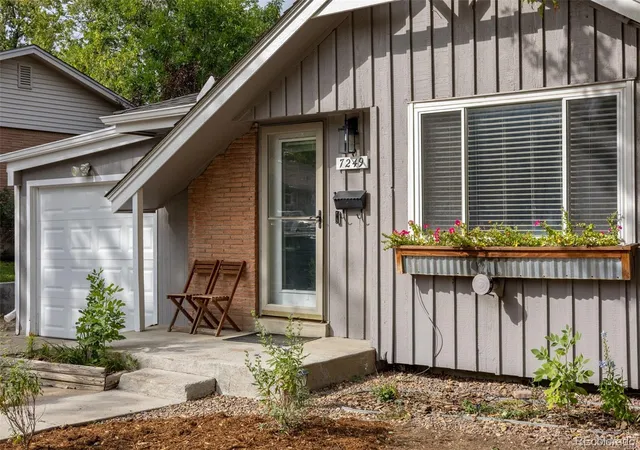 Photo 2 of Single family home for sale at 7249 S Lincoln Way, Centennial, CO 80122 | MLS# 5878710 | Listing updated on 2026-10-17