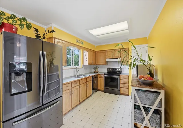 Photo 4 of Single family home for sale at 2516 Lanyon Dr, Longmont, CO 80503 | MLS# 8053043 | Listing updated on 2026-10-08