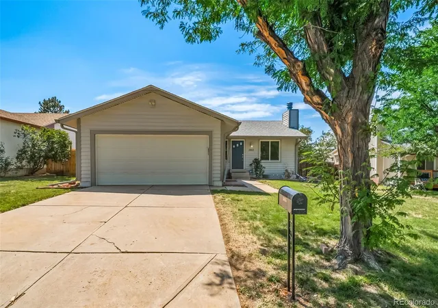 Photo 3 of Single family home for sale at 3865 S Nucla St, Aurora, CO 80013 | MLS# 4613127 | Listing updated on 2026-10-07