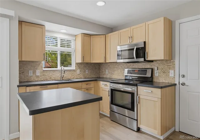 Photo 3 of Single family home for sale at 5016 S Ventura St, Aurora, CO 80015 | MLS# 3190804 | Listing updated on 2026-10-08