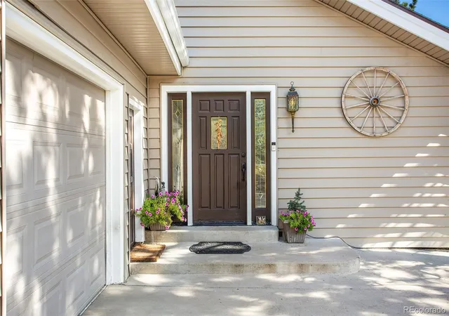 Photo 2 of Single family home for sale at 11668 Crescent Park Cir, Golden, CO 80403 | MLS# 1634502 | Listing updated on 2026-10-09