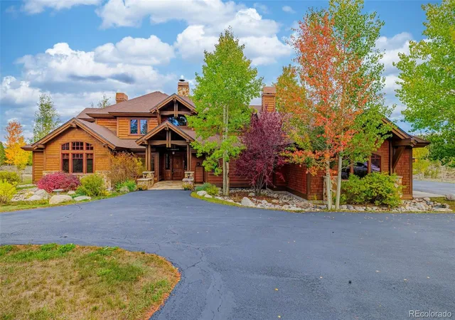 Photo 2 of Single family home for sale at 876 Stagecoach Dr, Fraser, CO 80442 | MLS# 6686844 | Listing updated on 2026-10-06