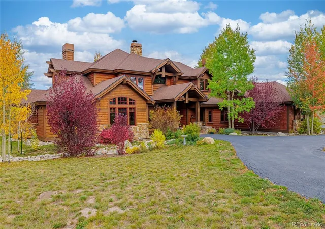 Photo 3 of Single family home for sale at 876 Stagecoach Dr, Fraser, CO 80442 | MLS# 6686844 | Listing updated on 2026-10-06