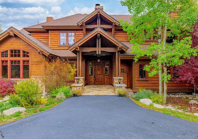 Photo 3 of Single family home for sale at 876 Stagecoach Dr, Fraser, CO 80442 | MLS# 6686844 | Listing updated on 2026-10-06