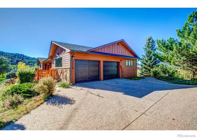Photo 4 of Single family home for sale at 2570 Eagle Rock Dr, Estes Park, CO 80517 | MLS# IR1069602 | Listing updated on 2026-09-28