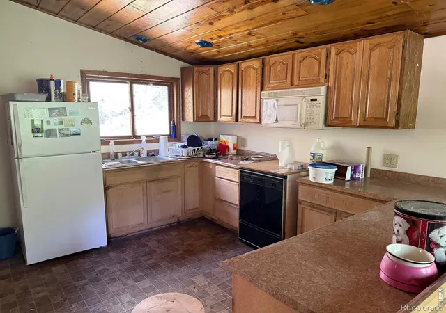 Photo 4 of Single family home for sale at 32 Horseshoe Bnd Rd, Glen Haven, CO 80532 | MLS# IR1069604 | Listing updated on 2026-09-29