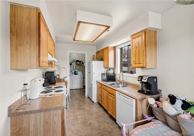 Photo 4 of House for sale at 1351 Sumner St, Longmont, CO 80501 | MLS# 8001555 | Listing updated on 2026-10-08