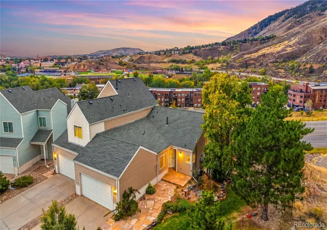 Photo 2 of Townhouse for sale at 551 Cyn View Dr, Golden, CO 80403 | MLS# 5030744 | Listing updated on 2026-10-01